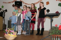 Kinderchor Laubach mit Regina Bauermann, unterstützt von Christine Barth, Claudia Born und Ute Uhri